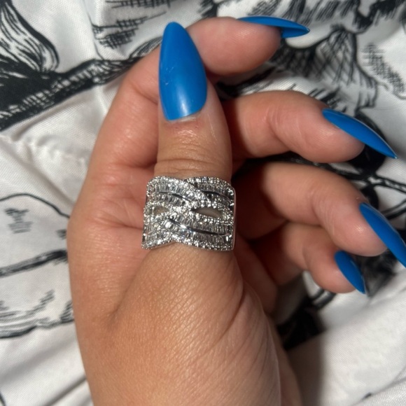 💎18k White Gold Plated Luxurious  Curvy Cz Diamond Weave large Band Ring - Picture 5 of 17